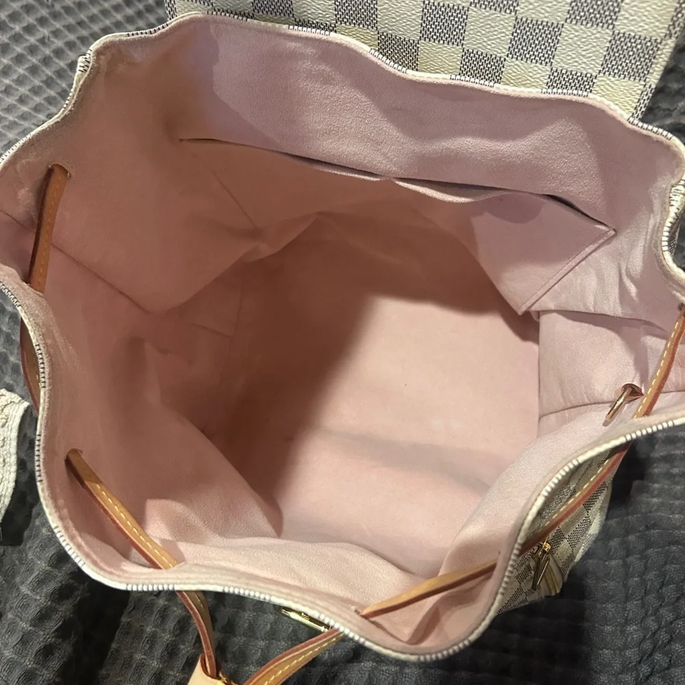 Luis Vuitton Damier Azure.Only used a few times,great condition.Dust bag and box - Picture 7 of 13